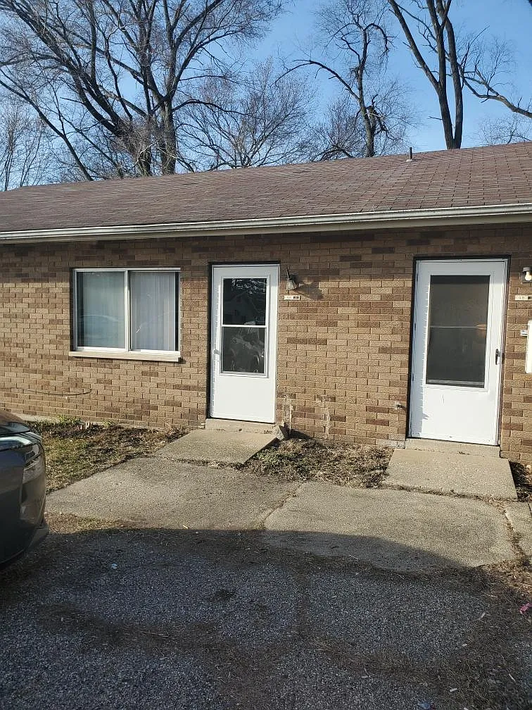 Photo 2 of 11 - 1308 E 12th St - Mishawaka, IN Building Photo - 1308 E 12th St