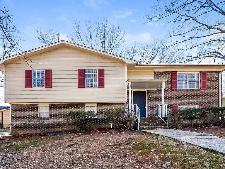 1920 Croydon Cir — Photo 1
