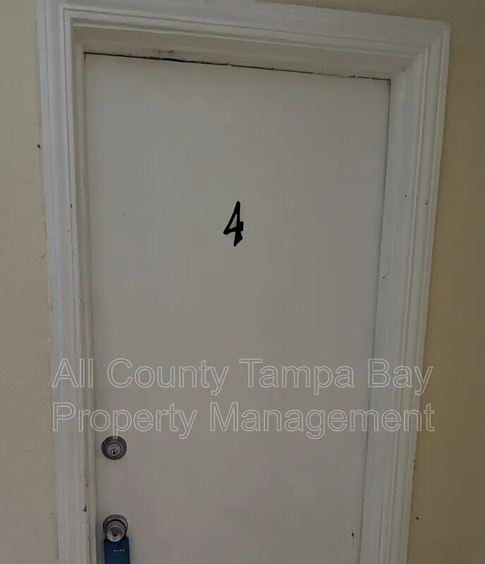 2 bed, 1.0 bath, $1,100 — Photo 3