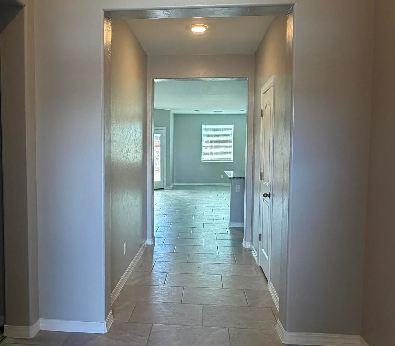 3 bed, 2.0 bath, 1709 sqft, $2,095 — Photo 2