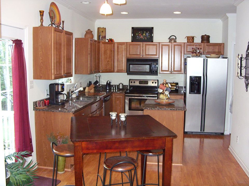 Large, eat-in  kitchen