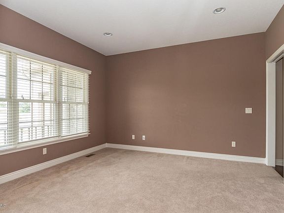 4th image of 5319 Sweet Briar Dr