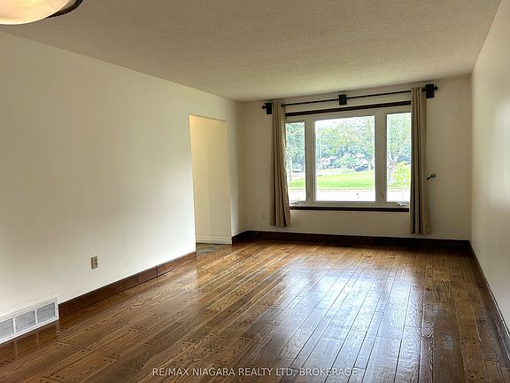 2nd image of 26 Friars Ct