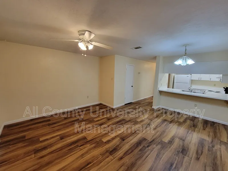 2 bed, 2.5 bath, 1088 sqft, $1,350 — Photo 2