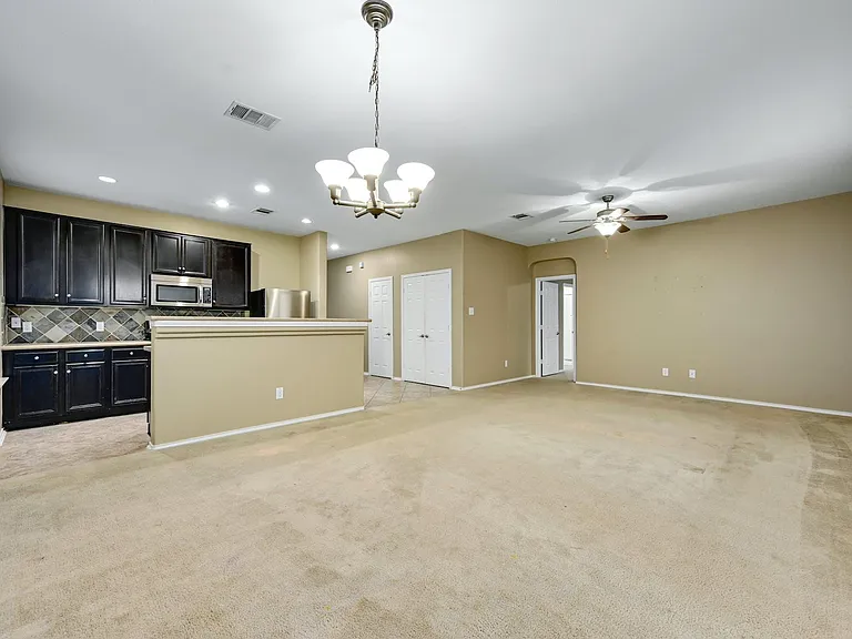 1029 Hyde Park Dr — Photo 10