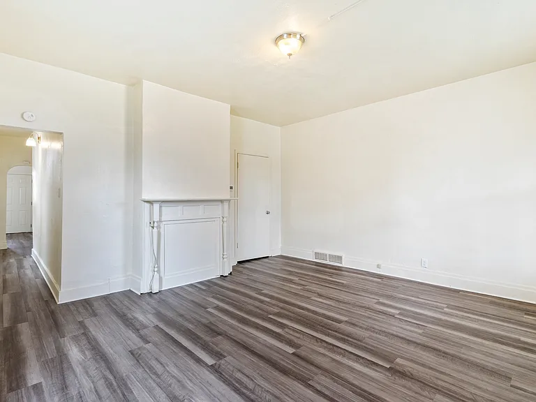 814 Summit St #1 — Photo 5