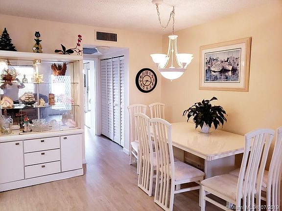 4th image of 4055 Cambridge #4055-C