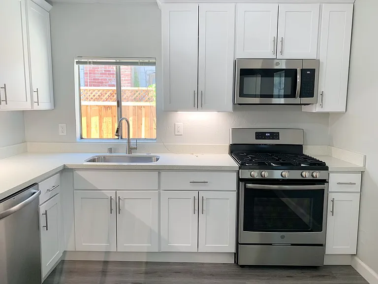 256 N 16th St — Photo 9