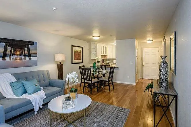 2 bed, 952 sqft, $4,000 — Photo 4