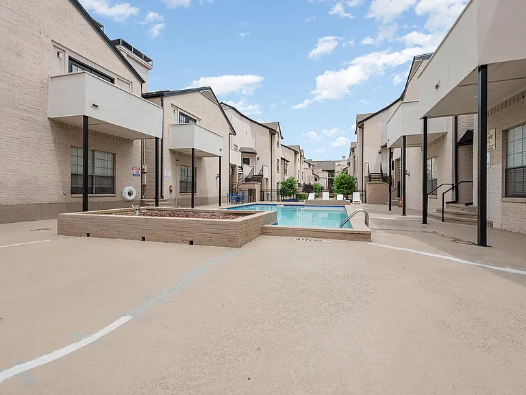 3901 Travis St — Photo 18