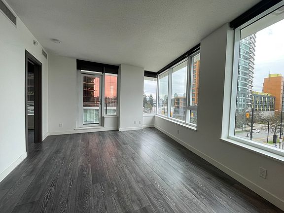 4th image of 38 Smithe St #353