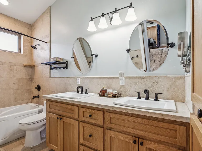 456 Grand Blvd — Photo 13