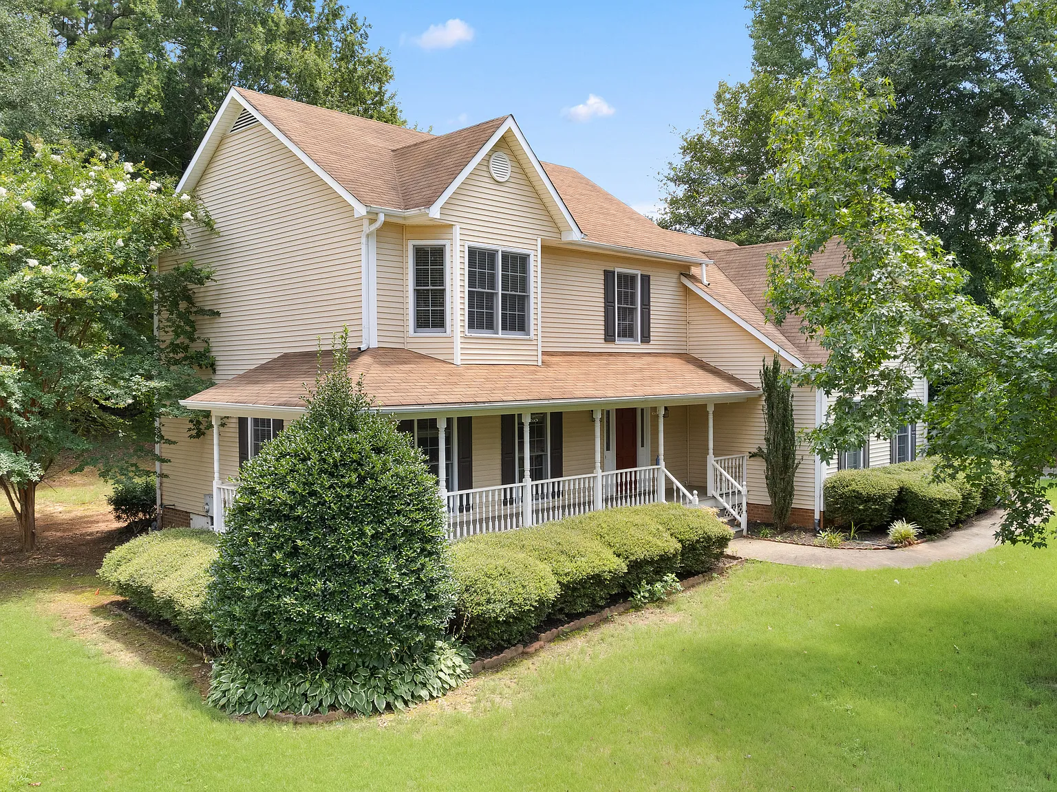 4 bed, 2.5 bath, 2828 sqft, $2,700 — Photo 1