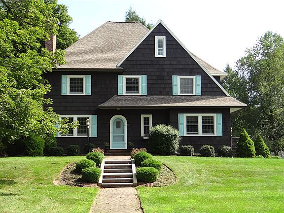 2nd image of 801 Garden Rd