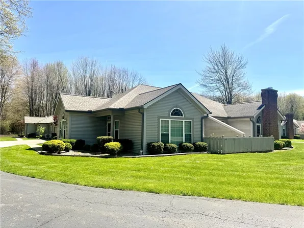 29 Stone Ridge Blvd, Hermitage, PA 16148