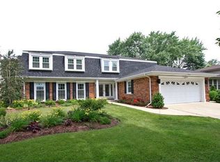 1206 E Crabtree Dr, Arlington Heights, IL