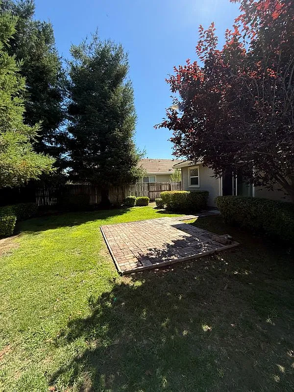 4 bed, 2.5 bath, 1727 sqft, $2,600 — Photo 1
