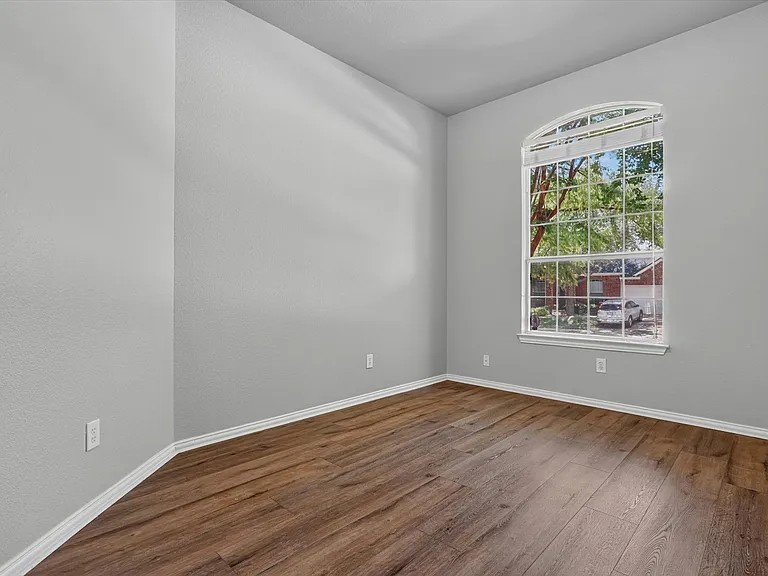 11945 Henderson Dr — Photo 21