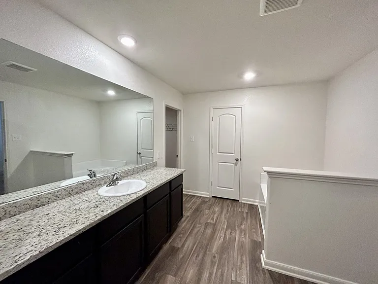 15114 Harbor Lndg — Photo 8