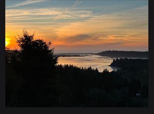 960 N Bayview Loop, Waldport, OR 97394