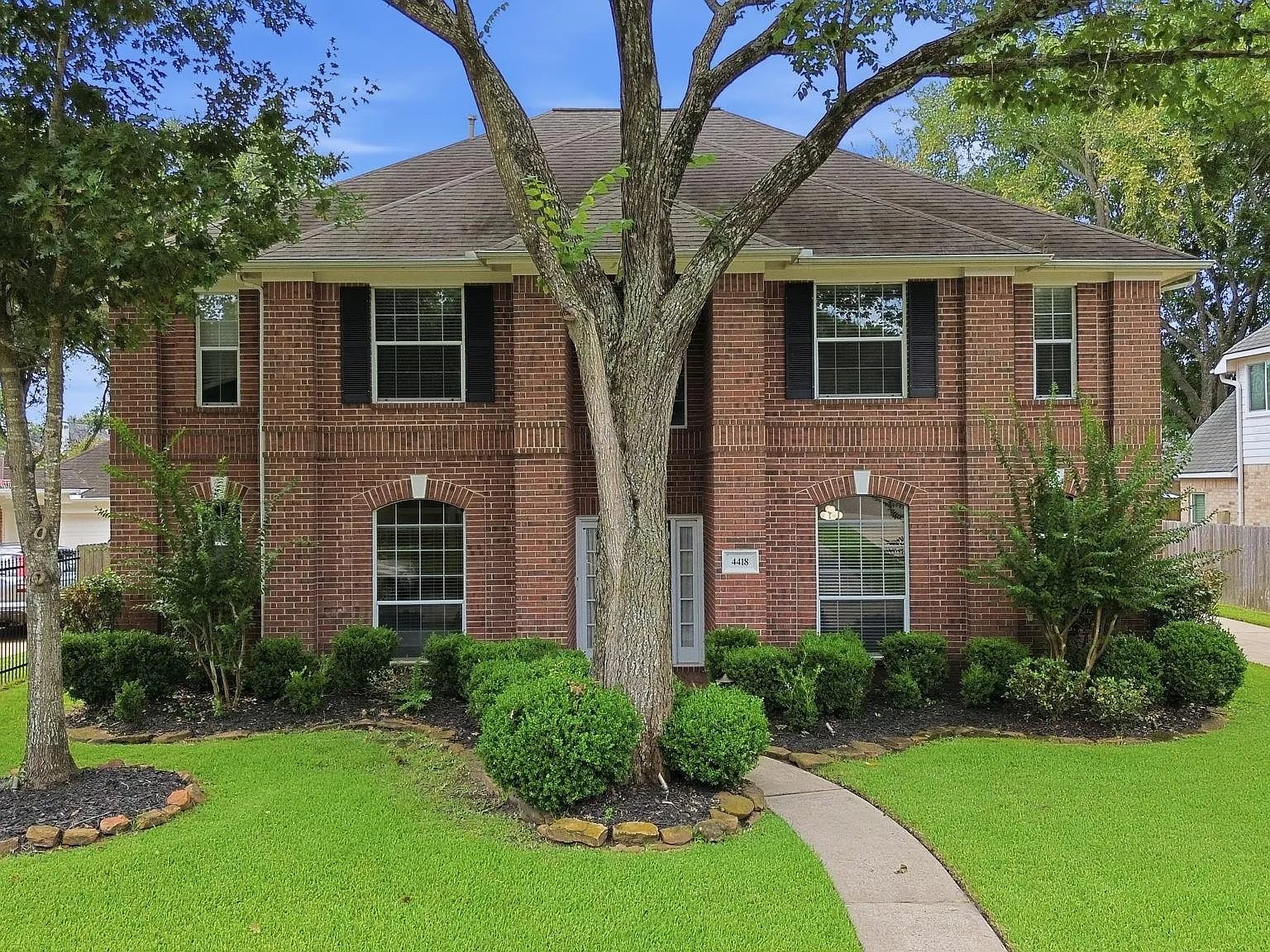 4 bed, 3.5 bath, 3430 sqft, $4,200 — Photo 2