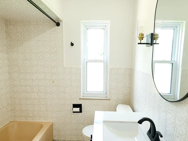 517 Clyde St — Photo 10