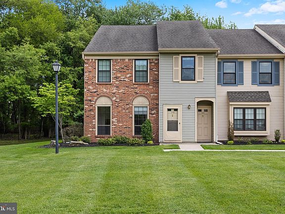 2nd image of 139 Wyndham Pl
