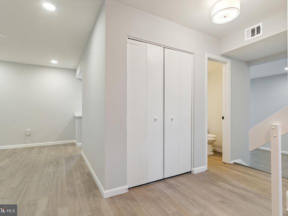 3rd image of 2307 Kingsbury Ln