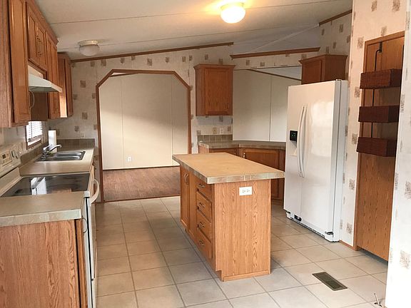 5th image of 558 Birchwood Cir