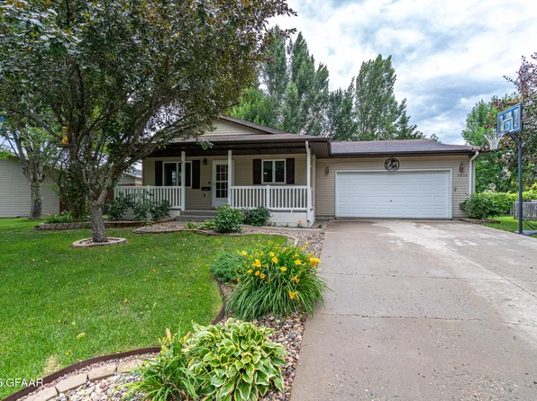 5038 W Elm Ct, Grand Forks, ND 58203