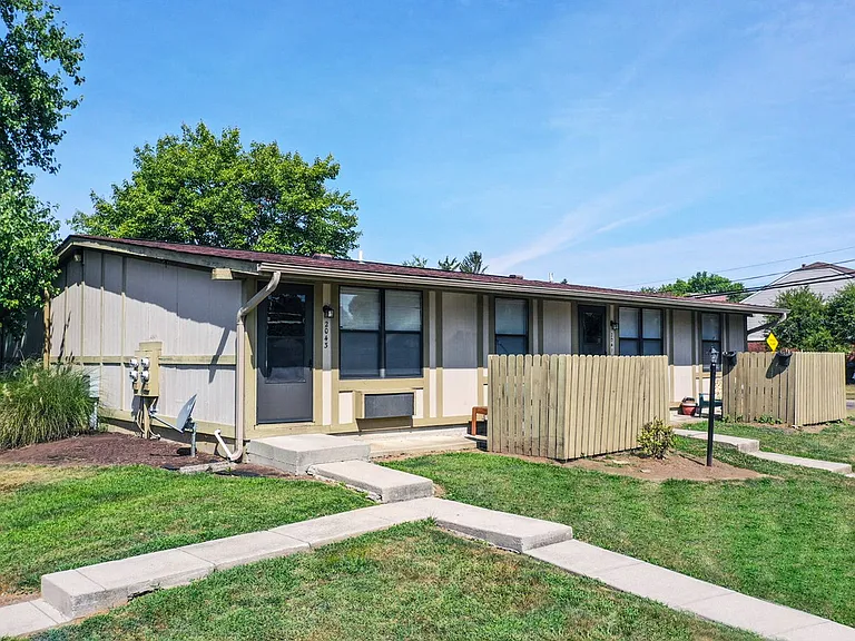 Pine Grove Apartments — Photo 43