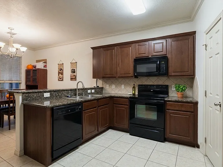 107 Forest Dr — Photo 9