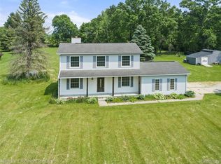 10040 Old Farm Trl, Davisburg, MI 48350