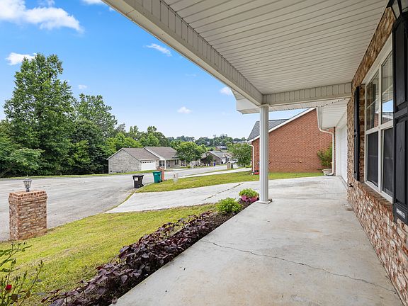 2nd image of 4004 Kingdom Ln