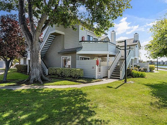 2nd image of 2083 Vista Del Mar