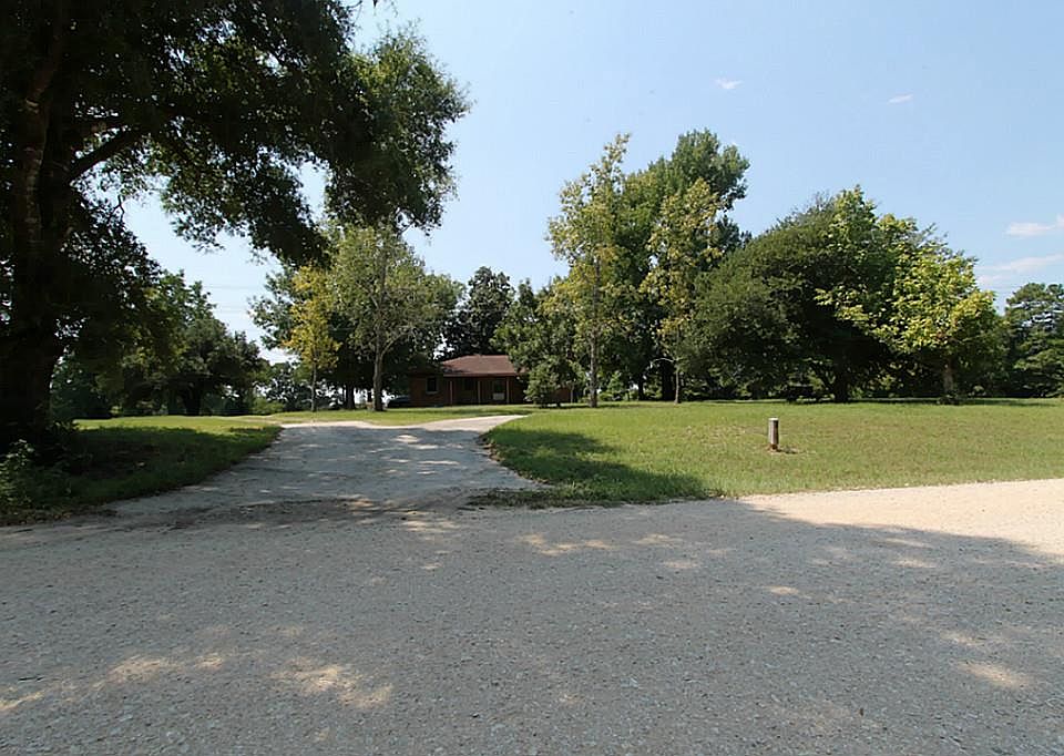 1st image of 737 County Road 2100