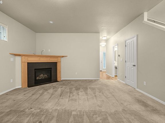 3rd image of 4865 SE Sandalwood St