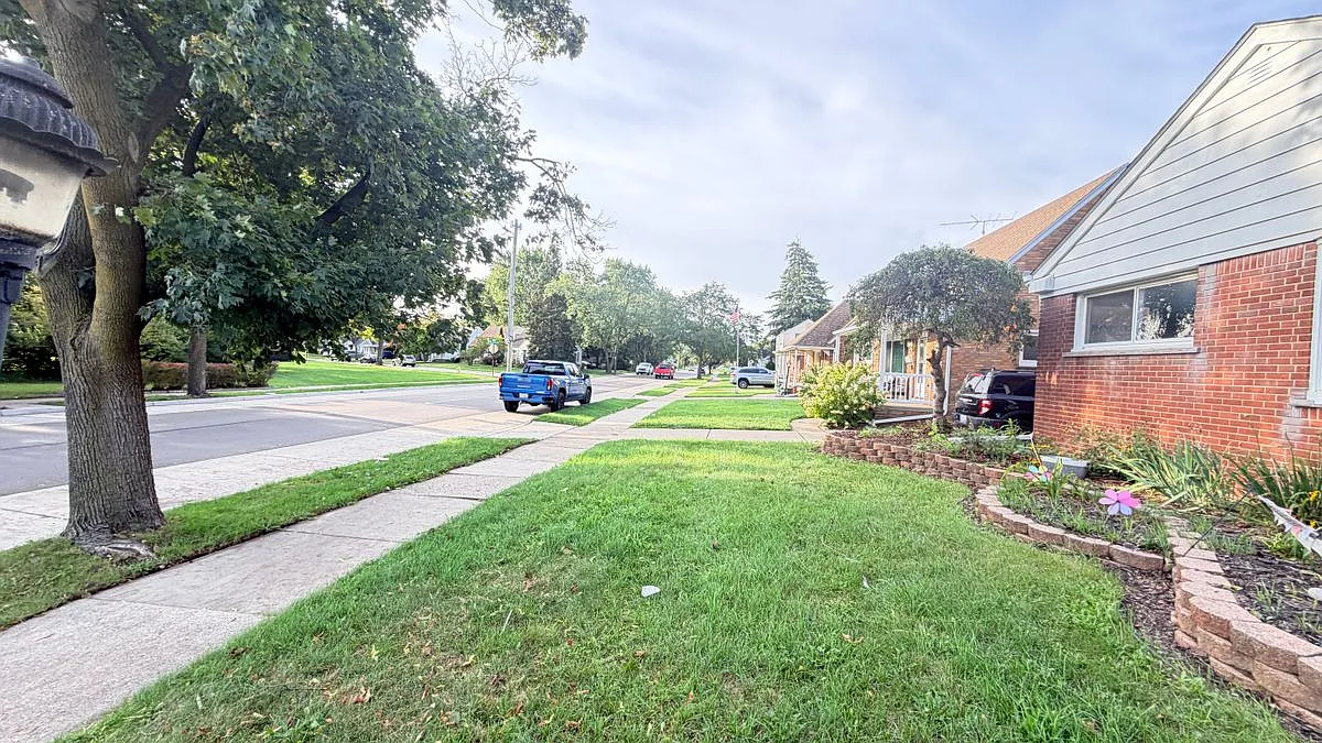 3 bed, 2.0 bath, 1344 sqft, $1,650 — Photo 3