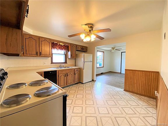 3rd image of 11 Jeffrey Dr #1