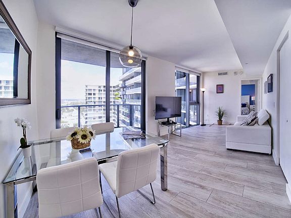 5th image of 121 NE 34th St Unit 2915