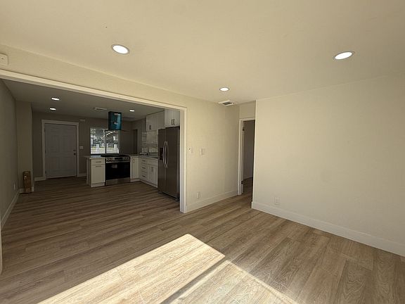 5th image of 1105 E Avenue J4 #1107