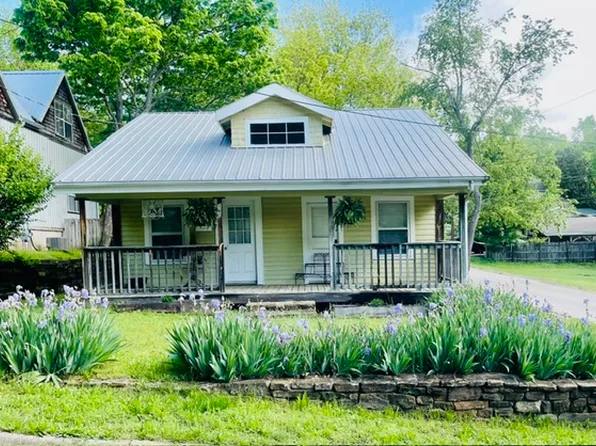 160 E Meadow St, Fayetteville, AR 72701