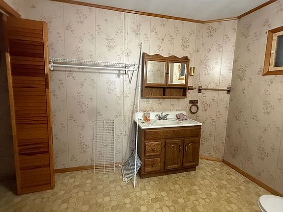 2nd image of 211-215 Grand St
