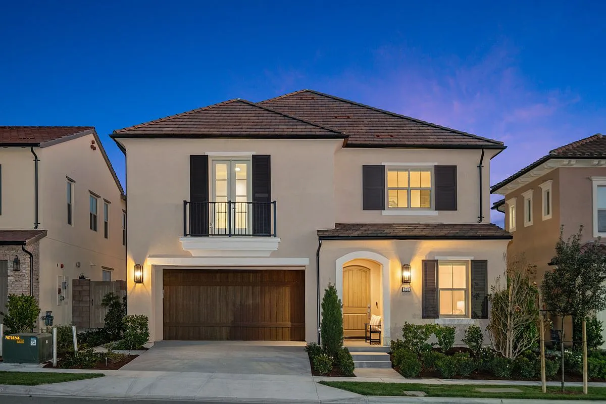 5 bed, 4.0 bath, 2875 sqft, $12,000 — Photo 1