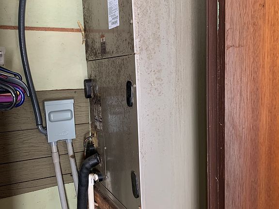 4th image of 1110 W Wichita Ave