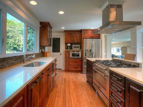 3rd image of 4237 Mercerwood Dr