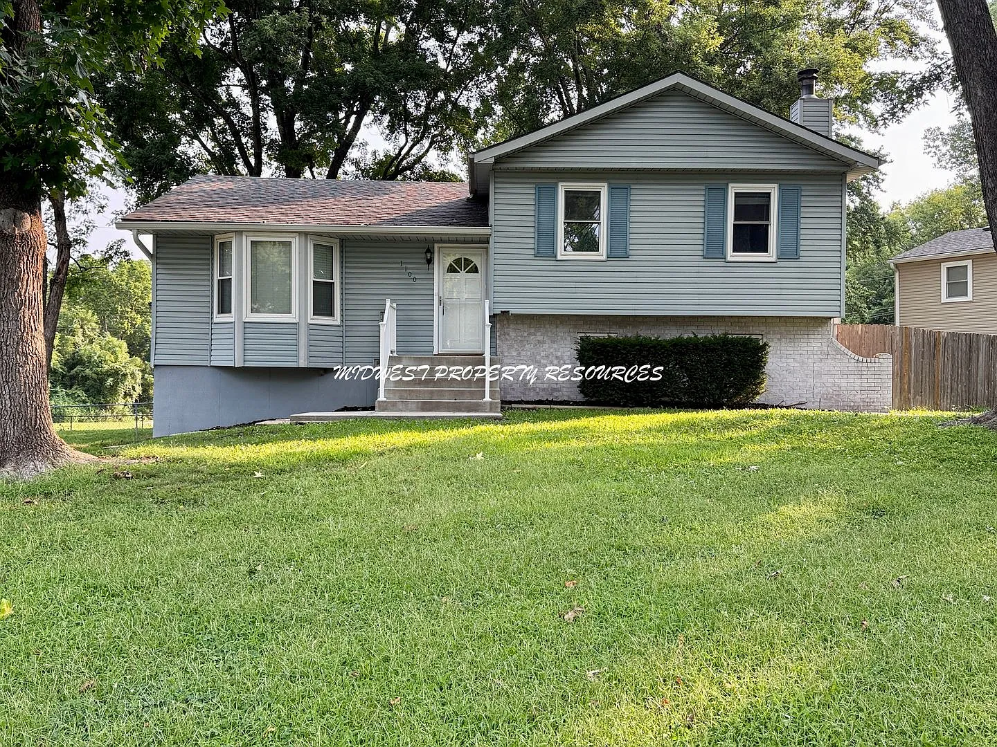 Beautiful 3 Bedroom Home in Lee's Summit — Photo 1
