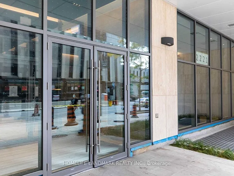 2221 Yonge St #2510 — Photo 26