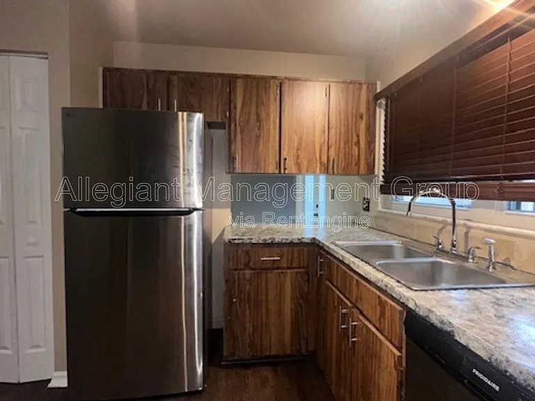 507 Hunter Cir — Photo 3