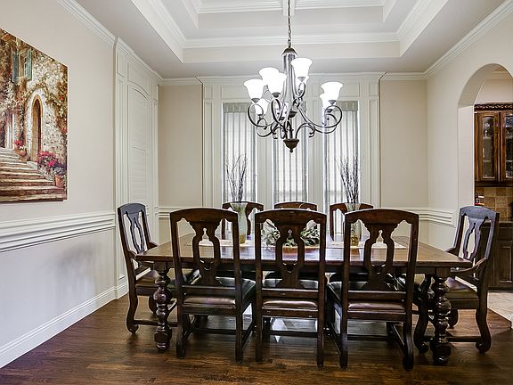 5th image of 2918 Sutton Pl